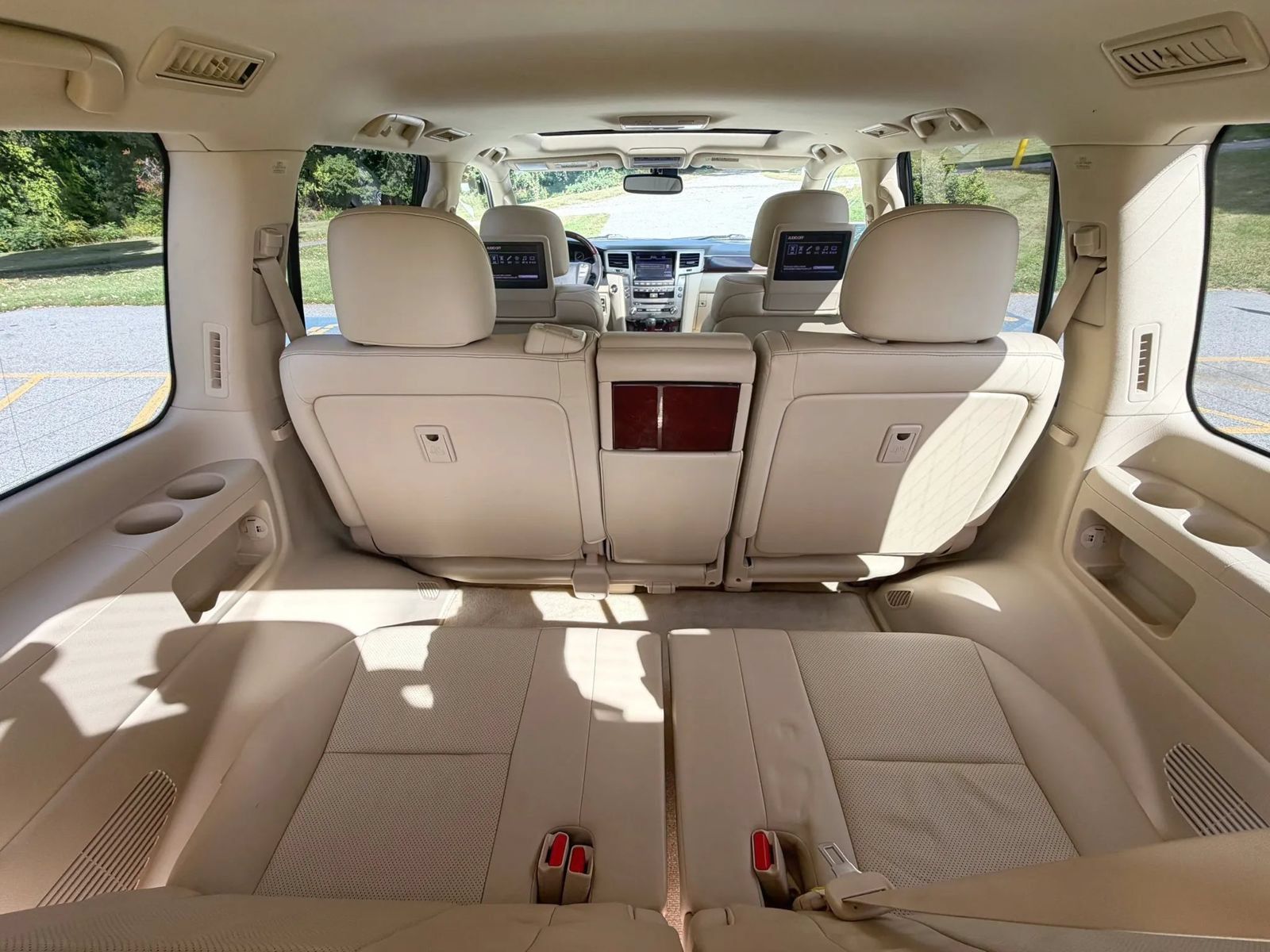 Used 2013 Lexus LX 570 4WD w/ Luxury Pkg image 55