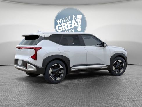 New 2027 Kia Seltos S FWD image 6