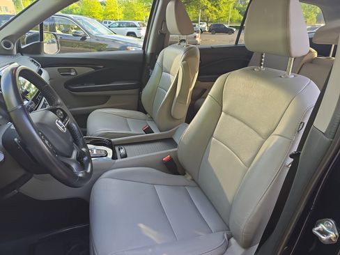 Used 2019 Honda Pilot Touring image 17