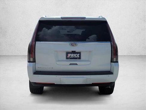 Used 2018 Cadillac Escalade Luxury AWD/4WD image 6