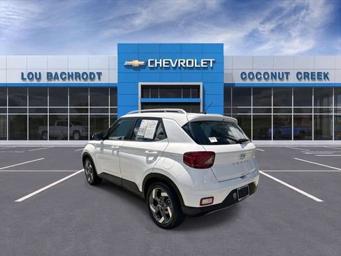 Used 2025 Hyundai Venue SEL FWD image 6