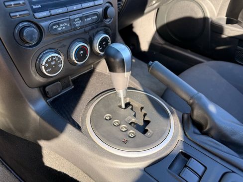 Used 2009 MAZDA MX-5 Miata Touring image 16