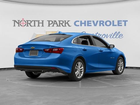 Used 2017 Chevrolet Malibu LT FWD image 2