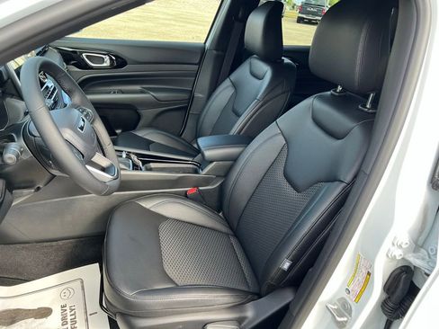 New 2026 Jeep Compass Latitude image 25