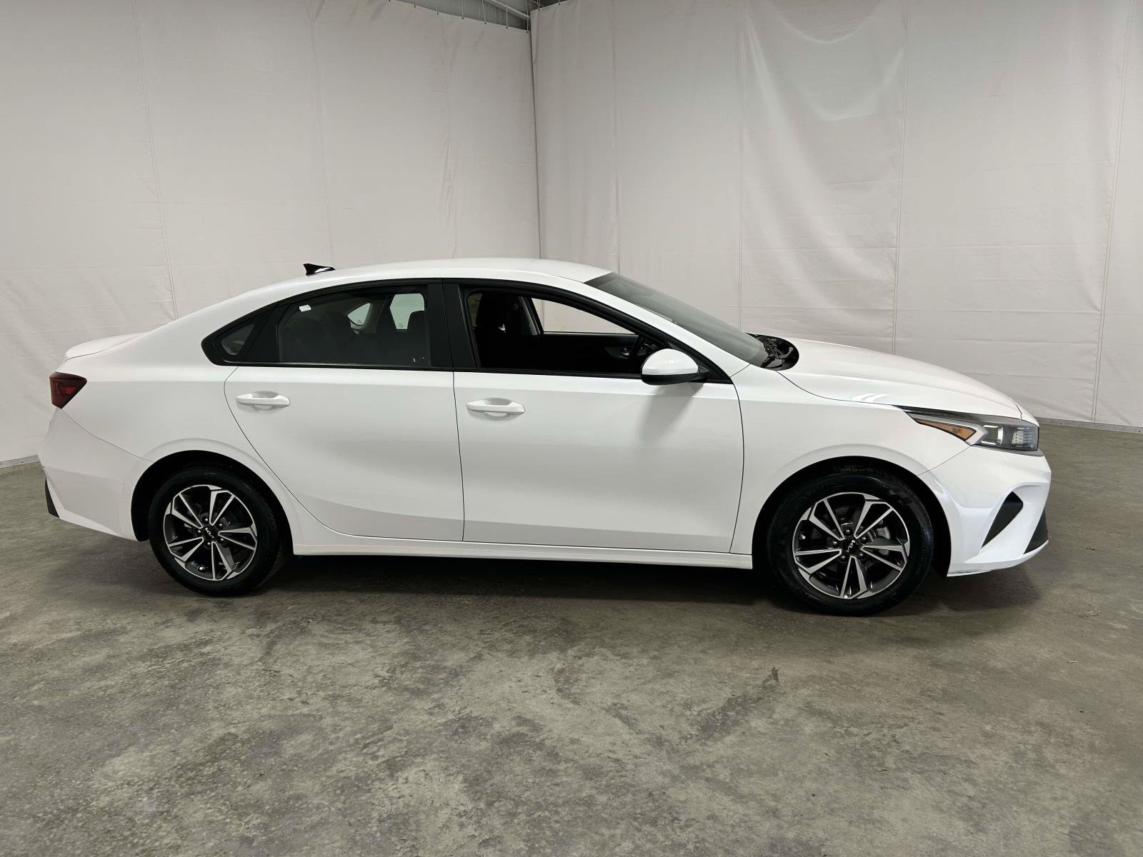 Used 2023 Kia Forte LXS FWD image 2