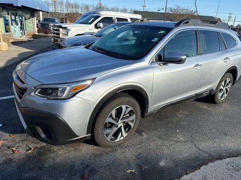Used 2022 Subaru Outback Limited image 11