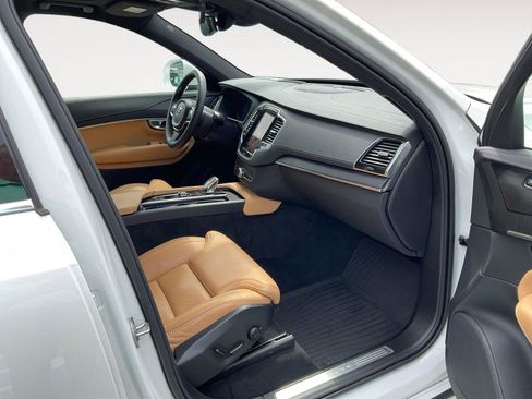 Certified 2024 Volvo XC90 B6 Ultimate w/ Protection Package Premier AWD/4WD image 12