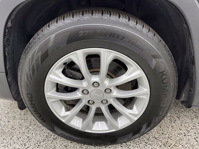 Used 2021 Jeep Cherokee Latitude FWD image 15