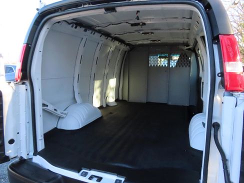 Used 2022 Chevrolet Express 2500 w/ Driver Convenience Package image 17