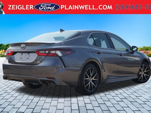 Used 2022 Toyota Camry SE w/ Cold Weather Package AWD/4WD image 5