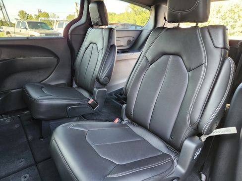 New 2026 Chrysler Pacifica Select FWD image 28