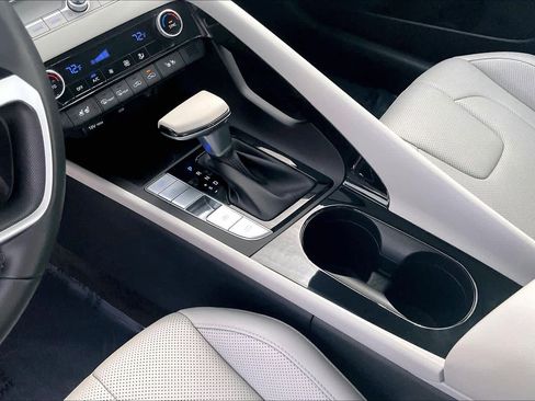 Certified 2021 Hyundai Elantra Limited w/ Cargo Package image 17