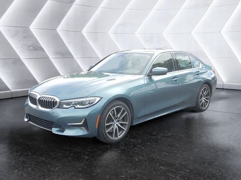 Used 2020 BMW 330i xDrive Sedan w/ Convenience Package AWD/4WD image 3