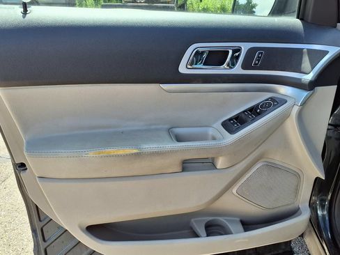 Used 2014 Ford Explorer XLT w/ Equipment Group 202A FWD image 11