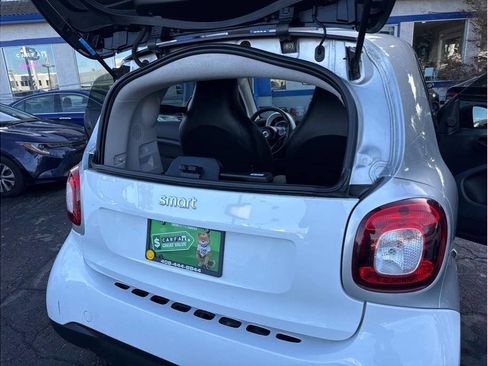 Used 2016 smart fortwo pure image 17