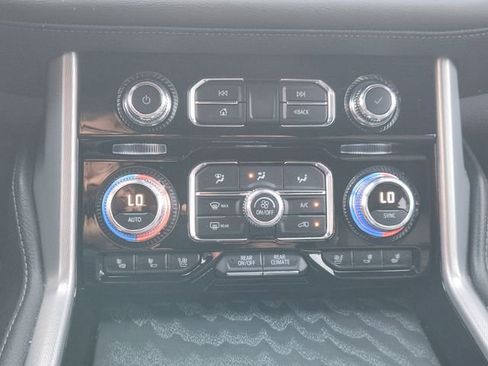 Used 2024 GMC Yukon XL Denali image 17