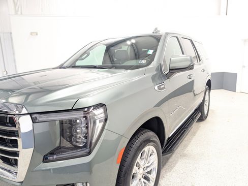 Used 2024 GMC Yukon SLT w/ SLT Luxury Package image 7