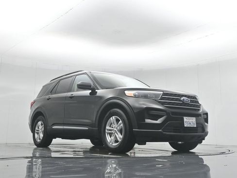 Used 2022 Ford Explorer XLT image 49