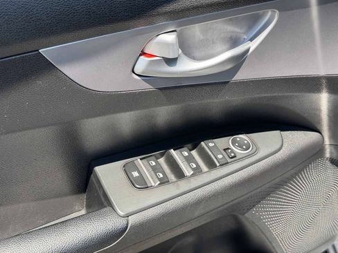 Used 2023 Kia Forte LXS FWD image 27