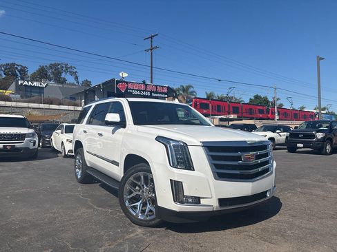 Used 2018 Cadillac Escalade 2WD image 2