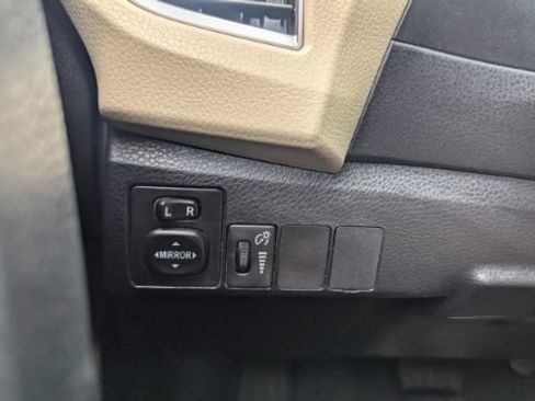 Used 2014 Toyota Corolla LE FWD image 29