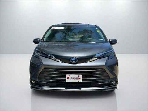 Certified 2025 Toyota Sienna XLE w/ XLE Plus Package FWD image 2