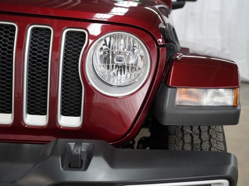 Used 2022 Jeep Wrangler Unlimited Sahara w/ Cold Weather Group AWD/4WD image 14