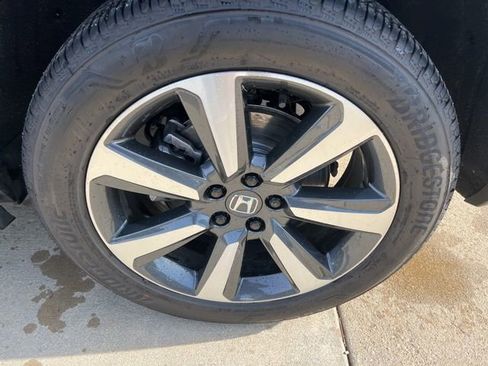 Used 2025 Honda Pilot Elite image 12