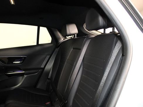 Used 2024 Mercedes-Benz GLC 300 4MATIC image 21