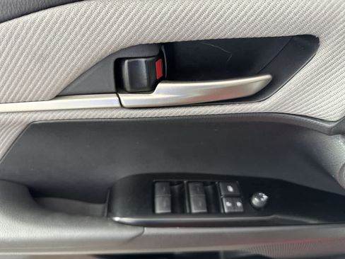 Used 2025 Toyota Camry SE FWD image 15