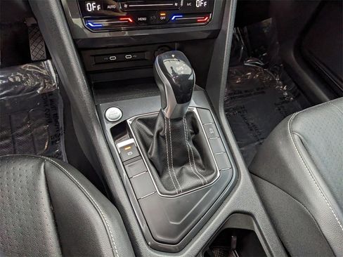 Certified 2022 Volkswagen Tiguan SE image 28
