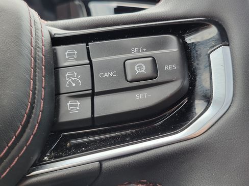 Used 2024 Jeep Wagoneer Launch Edition AWD/4WD image 14