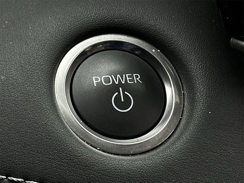 Used 2025 Toyota Highlander XLE image 19