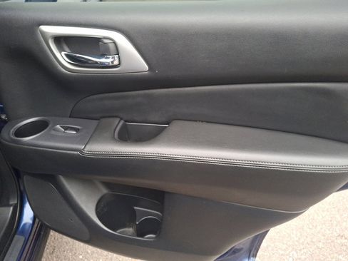 Used 2020 Nissan Pathfinder Platinum image 14