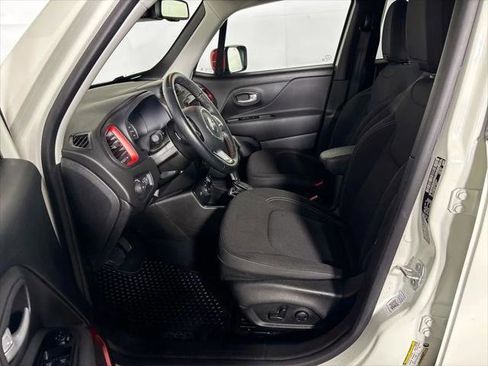 Certified 2023 Jeep Renegade Latitude w/ Sun/Sound Group AWD/4WD image 12