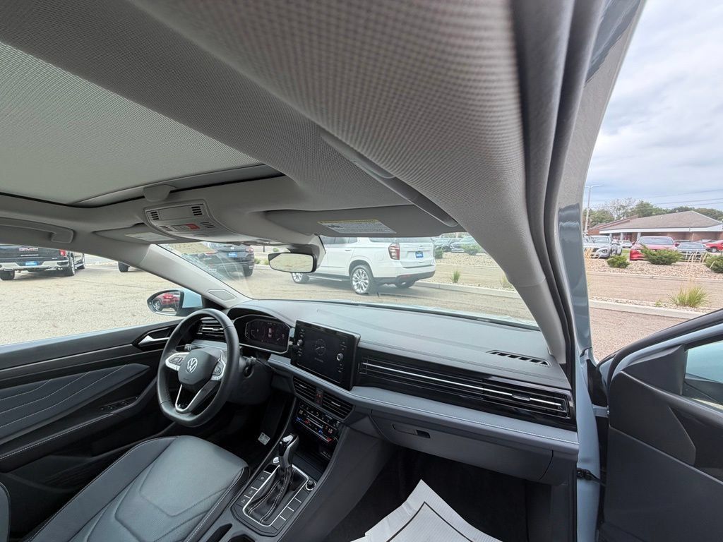 Used 2026 Volkswagen Jetta SEL FWD image 10