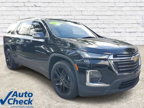 Used 2023 Chevrolet Traverse LT w/ Rear Camera Mirror Package FWD image 5