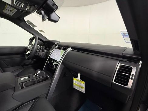 Certified 2025 Land Rover Discovery S image 35