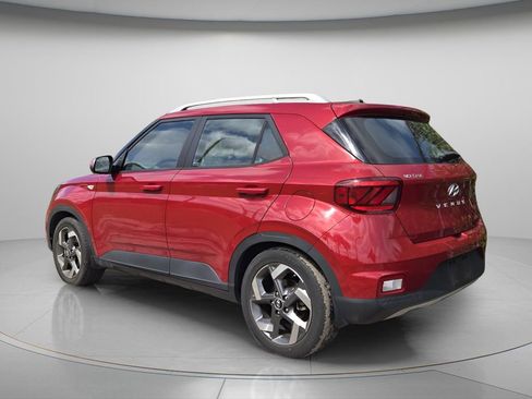 Used 2023 Hyundai Venue SEL FWD image 5
