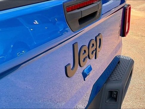 Used 2022 Jeep Gladiator Sport AWD/4WD image 22