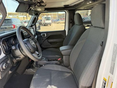 Used 2024 Jeep Gladiator Sport AWD/4WD image 25