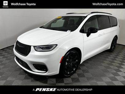 Used 2025 Chrysler Pacifica Limited