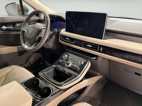 Used 2023 Lincoln Nautilus AWD image 14