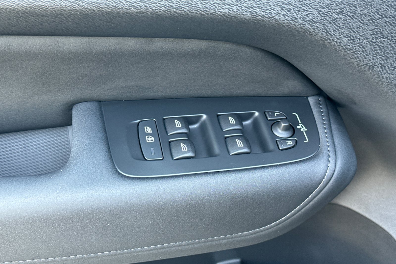 Certified 2026 Volvo XC60 B5 Plus AWD/4WD image 13