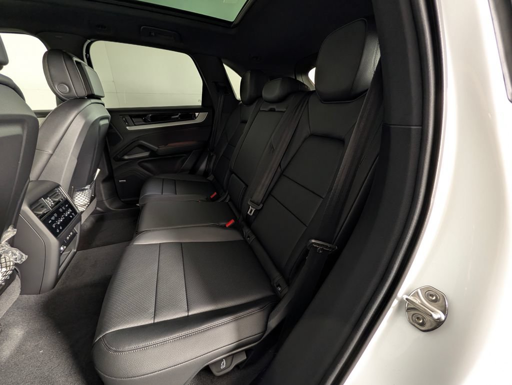 Certified 2026 Porsche Cayenne AWD/4WD image 20