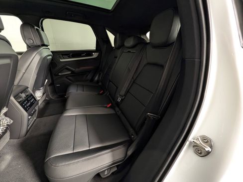 New 2026 Porsche Cayenne image 20