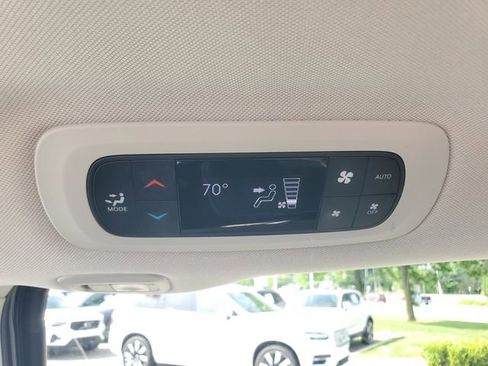 Used 2021 Chrysler Pacifica Limited AWD/4WD image 32