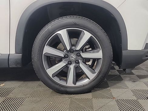 Certified 2023 Honda Pilot Touring image 4