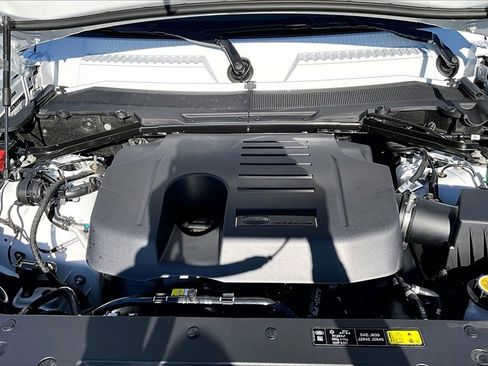 New 2025 Land Rover Defender 110 S image 12