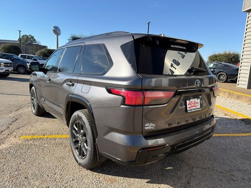 Used 2023 Toyota Sequoia Platinum image 7